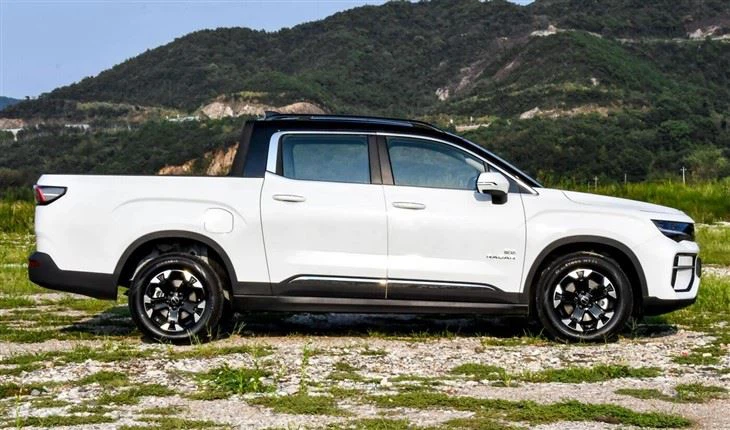 Electric Pickup Truck